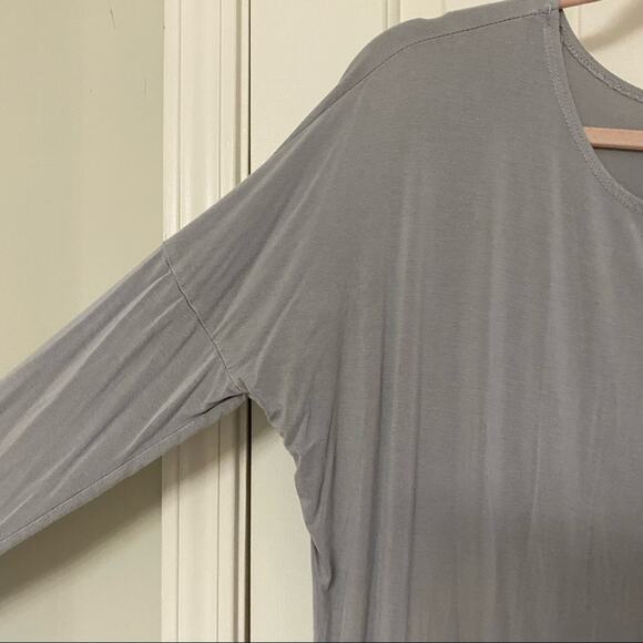 EMMA’S CLOSET • Long Sleeve Light Grey Piko Top - Picture 3 of 5